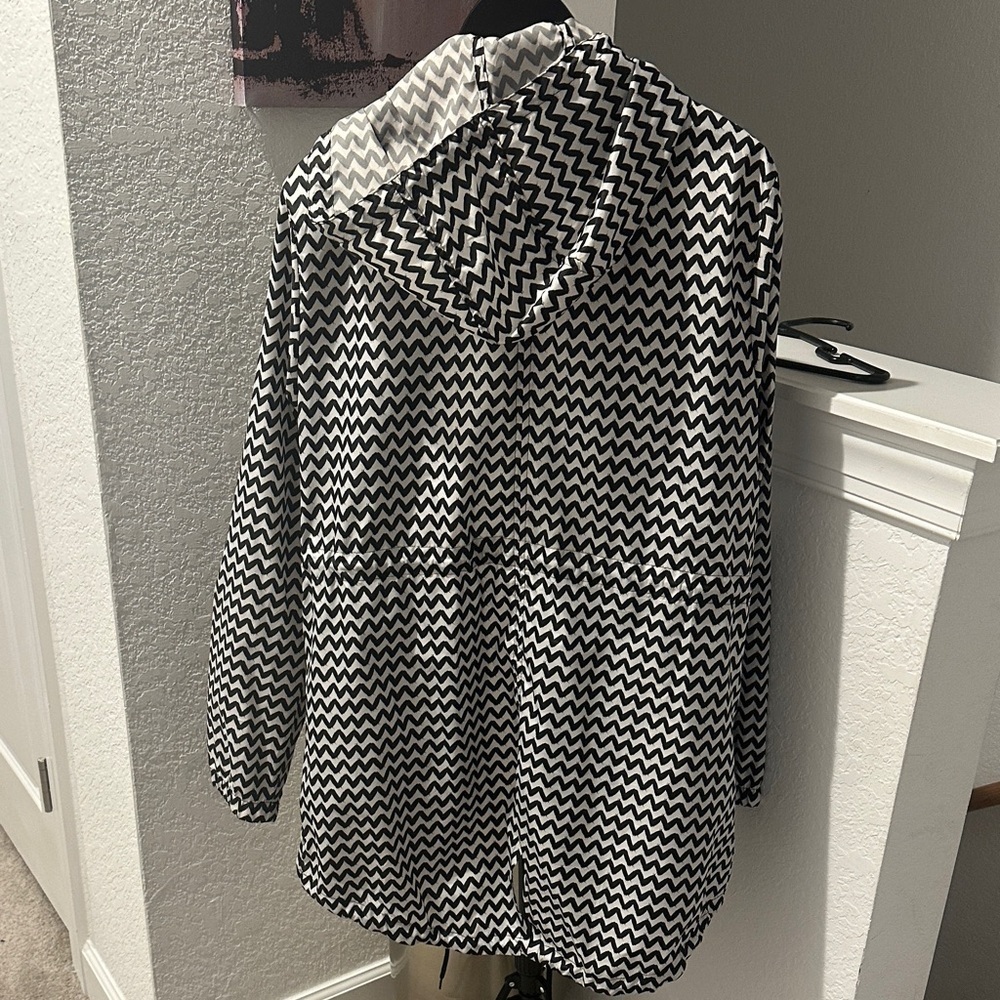 Chic Chevron Patterned Rain/windbreaker Jacket BNWOT size large - Picture 2 of 6